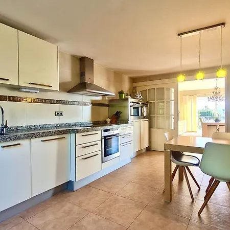 La Vista - Family Friendly Private Pool, Bbq, Sauna * Бенальмадена