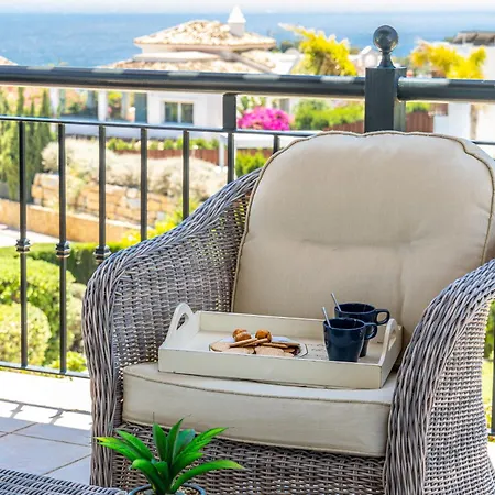 La Vista - Family Friendly Private Pool, Bbq, Sauna Villa *