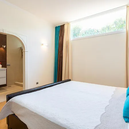 La Vista - Family Friendly Private Pool, Bbq, Sauna