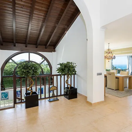 La Vista - Family Friendly Private Pool, Bbq, Sauna Villa *