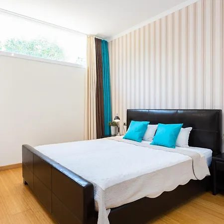 La Vista - Family Friendly Private Pool, Bbq, Sauna Villa