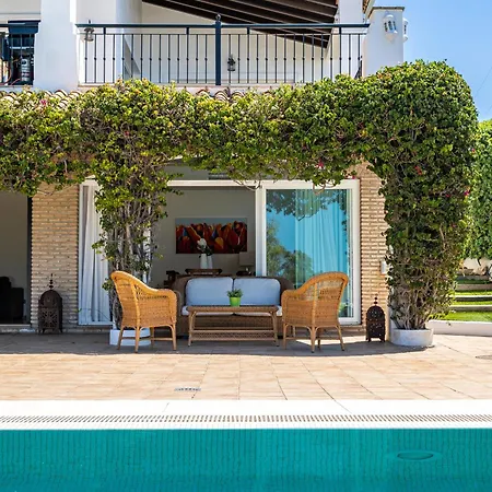 La Vista - Family Friendly Private Pool, Bbq, Sauna Villa *