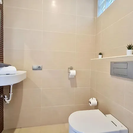 La Vista - Family Friendly Private Pool, Bbq, Sauna