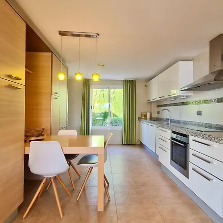 La Vista - Family Friendly Private Pool, Bbq, Sauna Villa